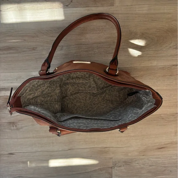 GUESS Tote - Picture 8 of 10